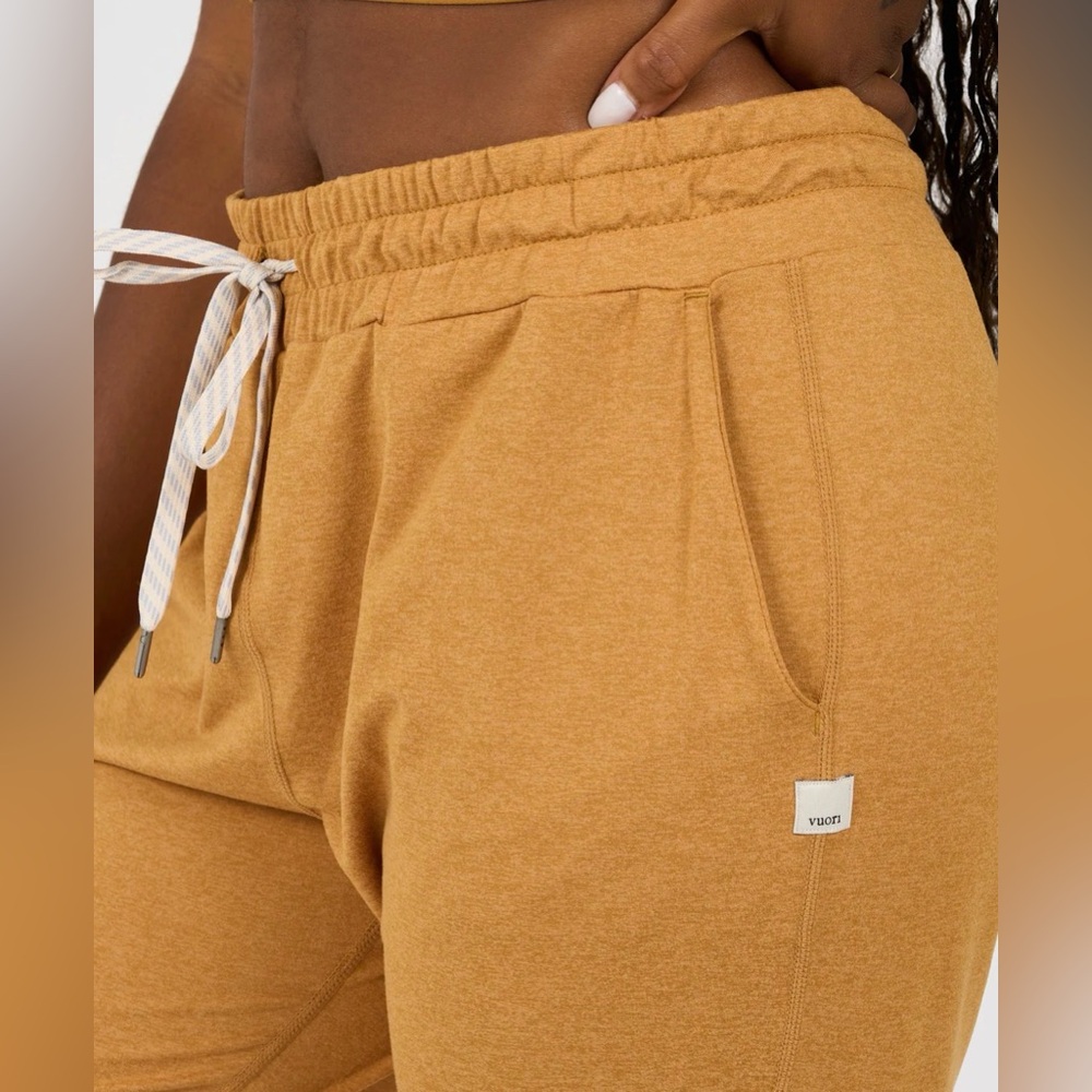 Vuori Halo Performance Jogger Mustard Flax Heather Drawstring Small